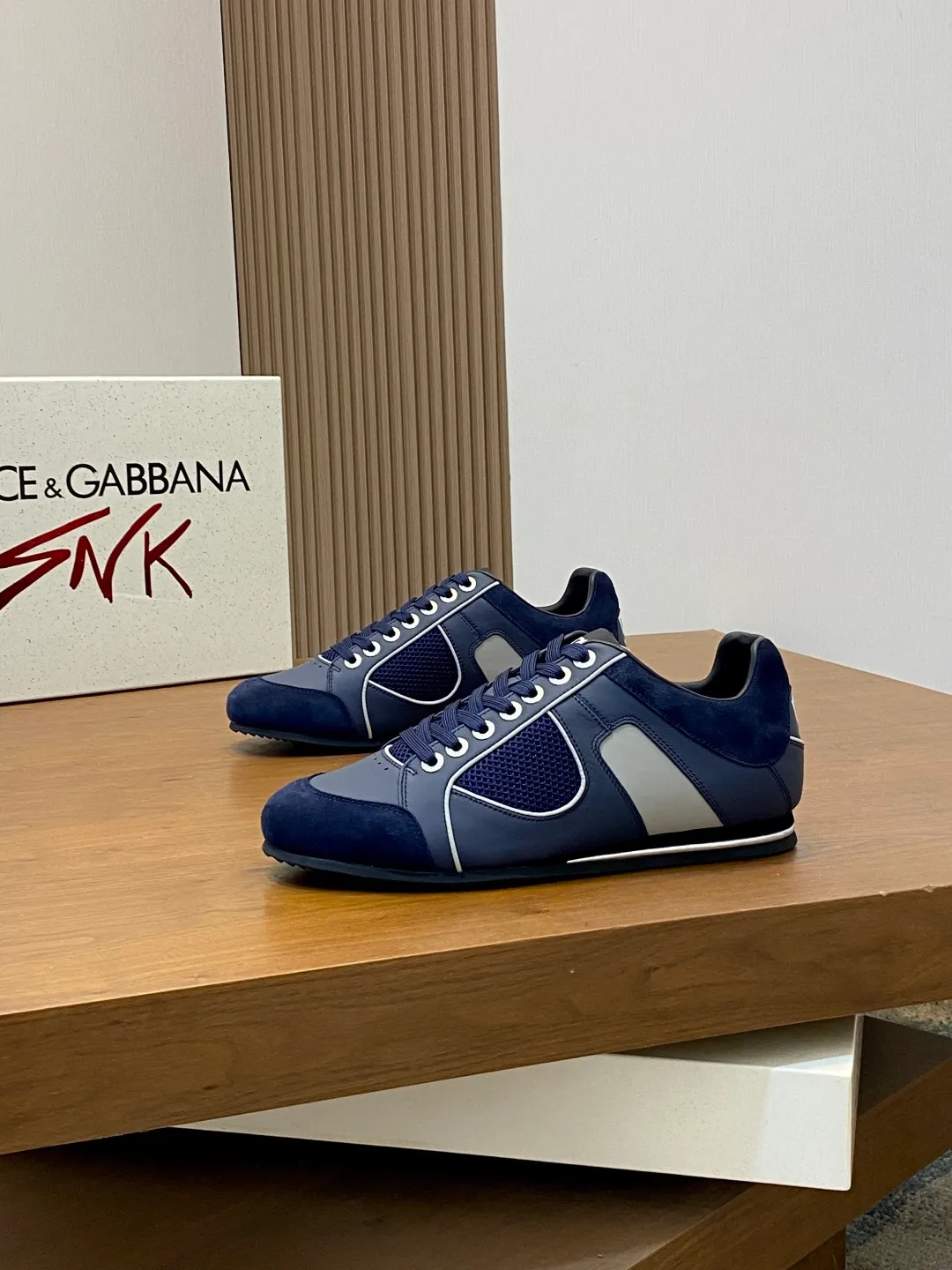 Men's shoes💰740 Dolce&Gabbana DG Cushion calfskin skate shoes｜Embellished with DG logo｜Lightweight, grippy two-tone TPU outsole adopts innovative design to provide excellent performance｜Jacquard label adds timeless style｜Original imported cowhide｜Multiple material splicing design｜Imported cowhide lining Cowhide foot pads｜Original TPU two-color elastic outsole Size: 39-44 (customized at 38.45.46)